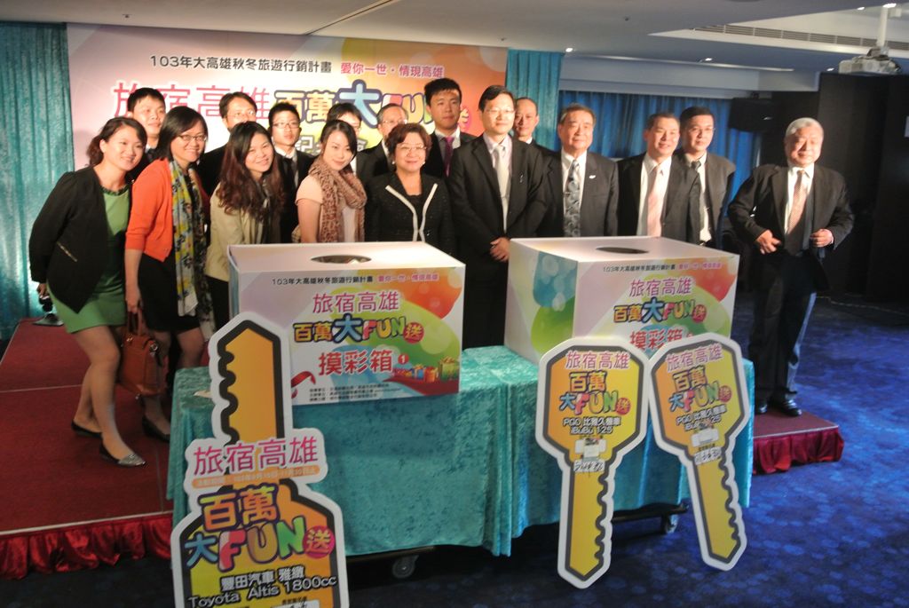 李律師茂增與現場佳賓合影